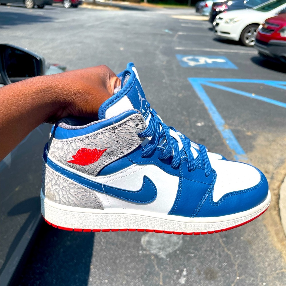 Women’s air Jordan 1 mid ❤️